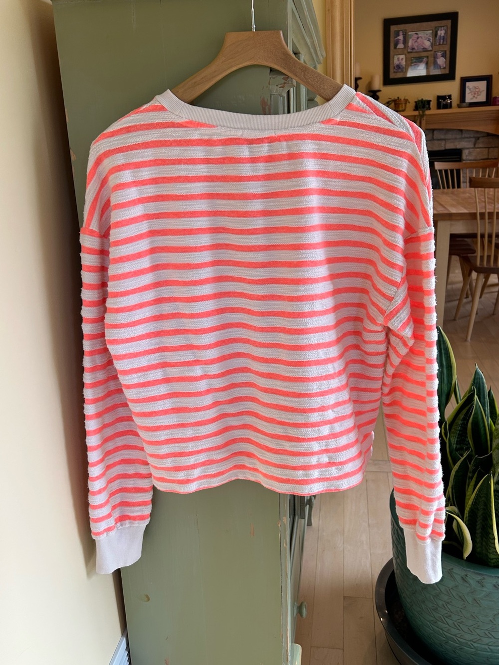 Evereve Women’s Noah Stripe Sweatshirt Neon Coral/Cream Oversized Size Medium - Picture 15 of 15